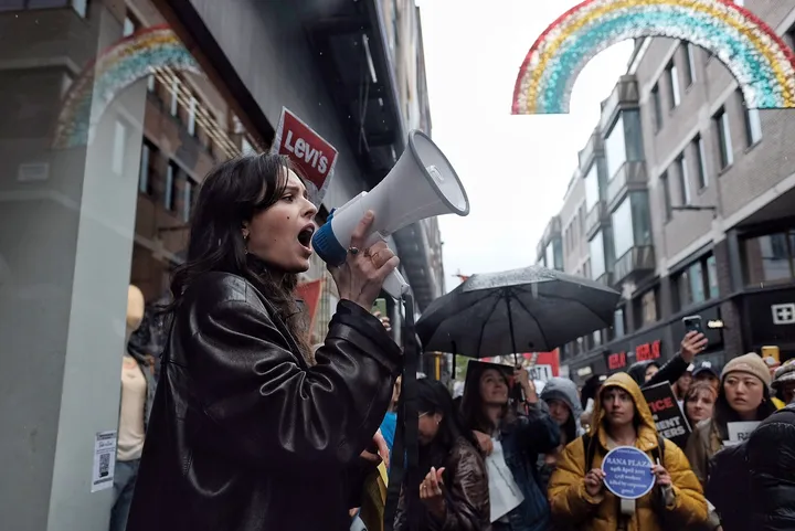 La Robin Hood de la moda que denuncia marcas por complicidad con el genocidio en Palestina